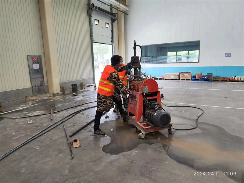 明光厂房地面下沉塌陷注浆加固施工